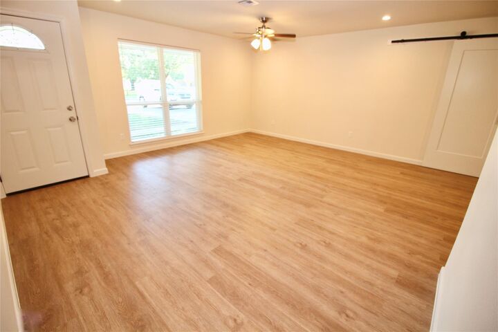 Property Photo: 409 Morningside Drive TX 77546