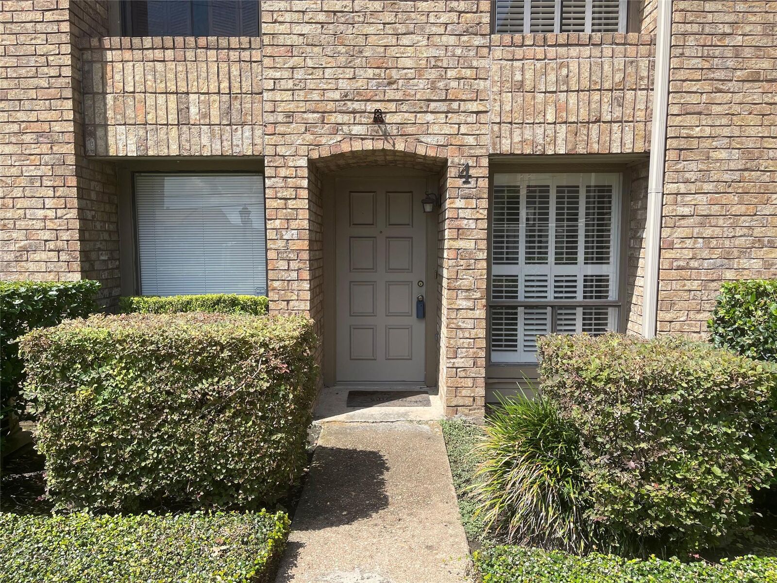 Property Photo:  1908 Augusta Drive 4  TX 77057 