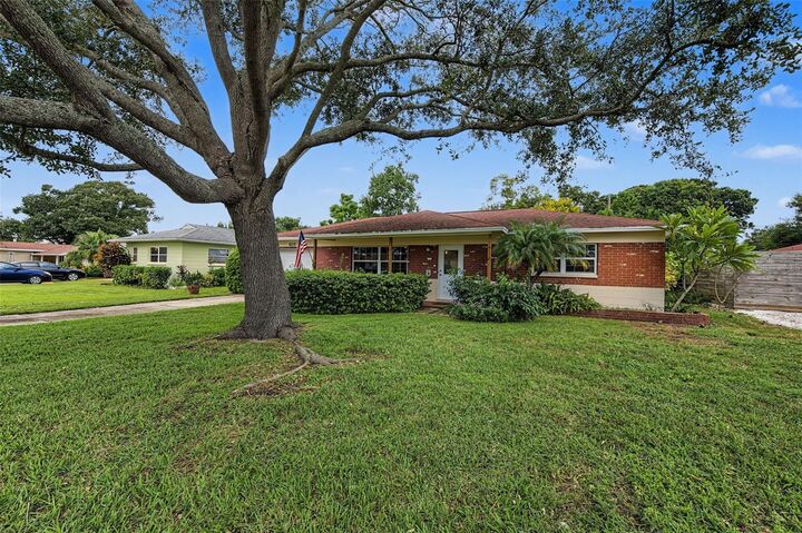 Property Photo:  5215 26th Avenue N  FL 33710 