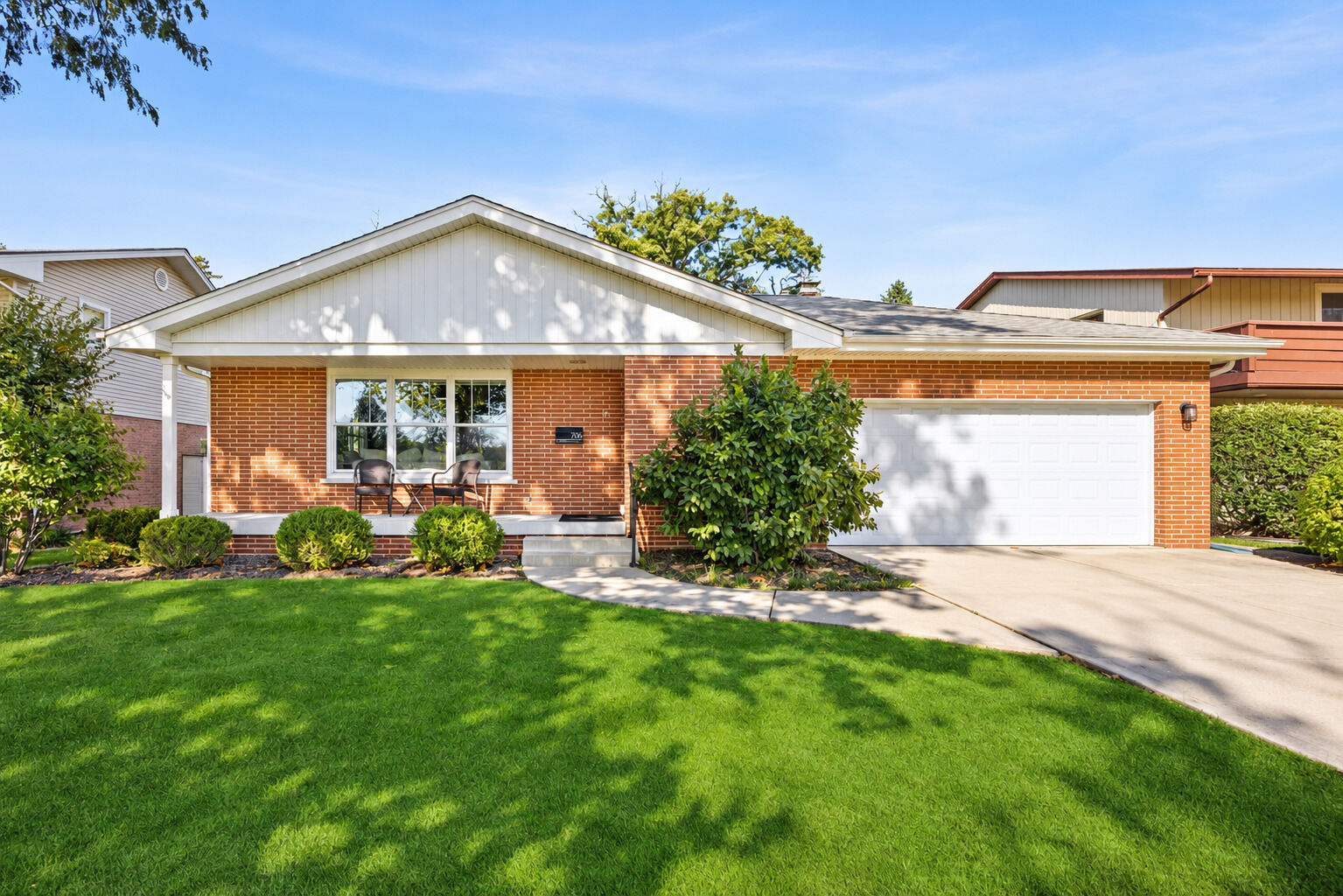 Property Photo:  706 Courtland Circle  IL 60558 