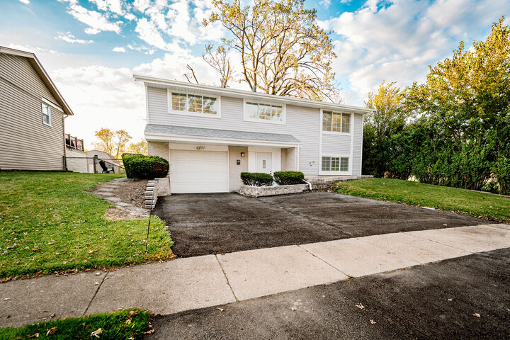 Property Photo:  3500 Laurel Lane  IL 60429 