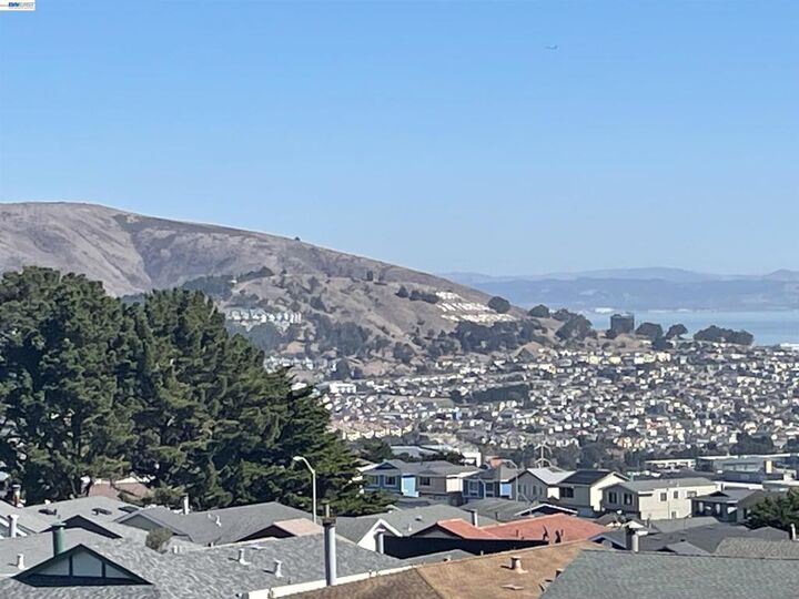Property Photo:  38 Brighton Ct  CA 94015 