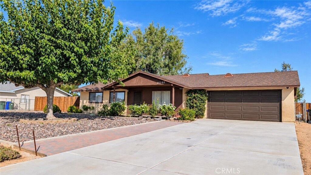 Property Photo:  21360 Minodoka Road  CA 92308 