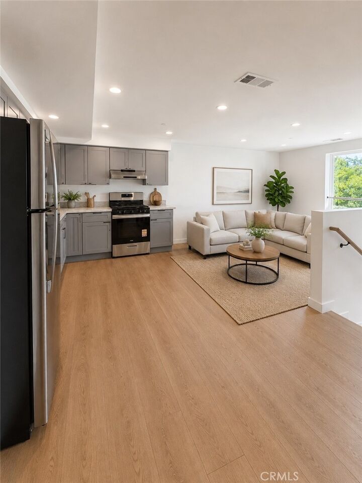 Property Photo:  176 N Catalina Ave 405  CA 91106 