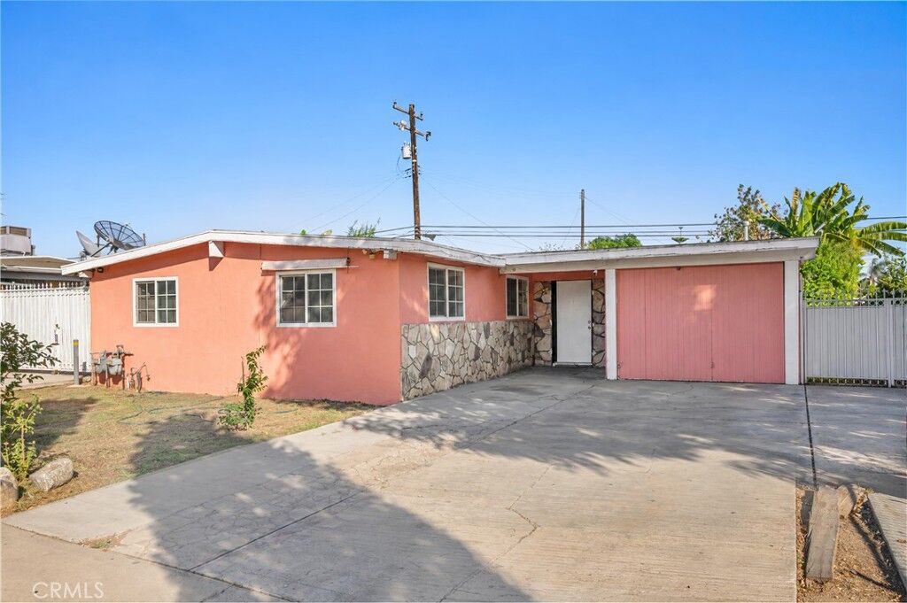 Property Photo:  338 S Sandalwood  CA 91744 
