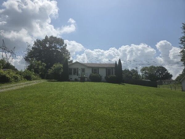 Property Photo: 2819 Sparrow Dr TN 37040