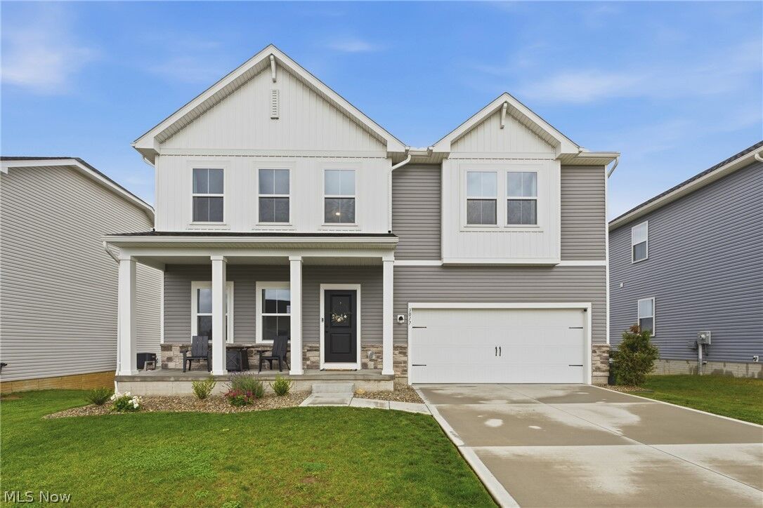Property Photo: 3017 McIntosh Drive NE OH 44641