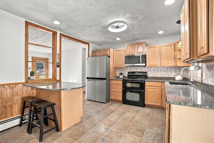 Property Photo:  8 Beauchesne Drive  NH 03106 