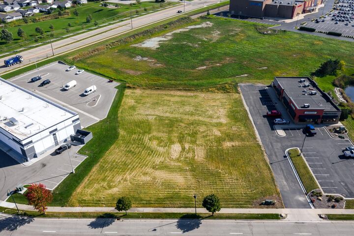 Property Photo: Tbd Shoppes On Maine MN 55904