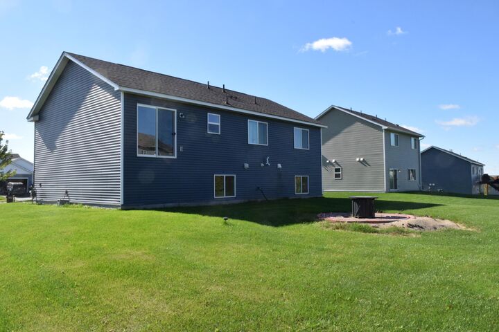 Property Photo: 902 Poplar Lane MN 55388