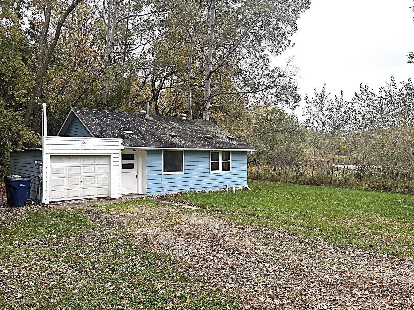Property Photo:  415 W Adolphus Avenue  MN 56537 