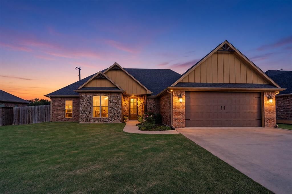 Property Photo:  330 Koby Circle  TX 75482 