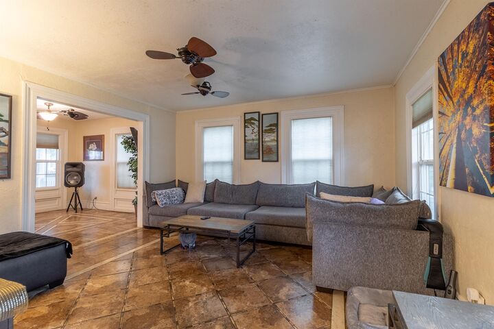 Property Photo:  3914 Peters Ave  IA 51106 