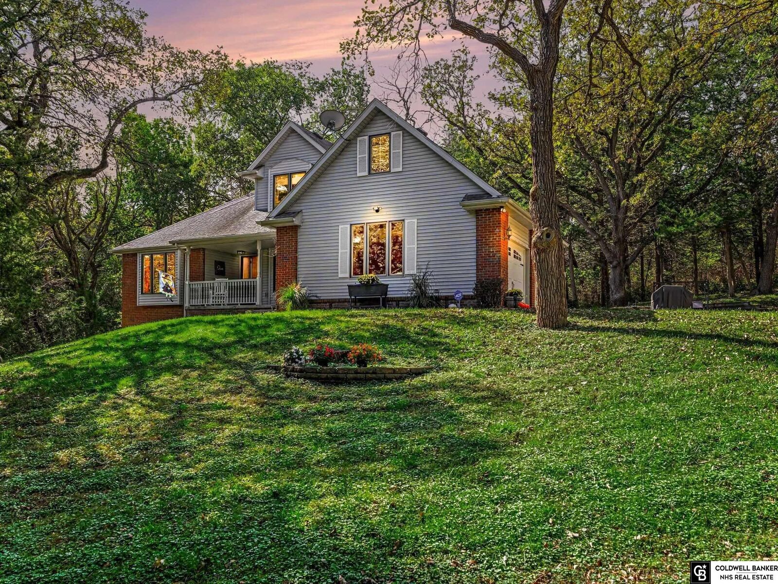 Property Photo: 20806 Meadow Ridge Circle NE 68059