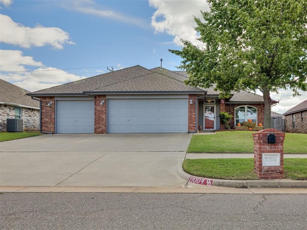 Property Photo:  11004 NW 101st Street  OK 73099 