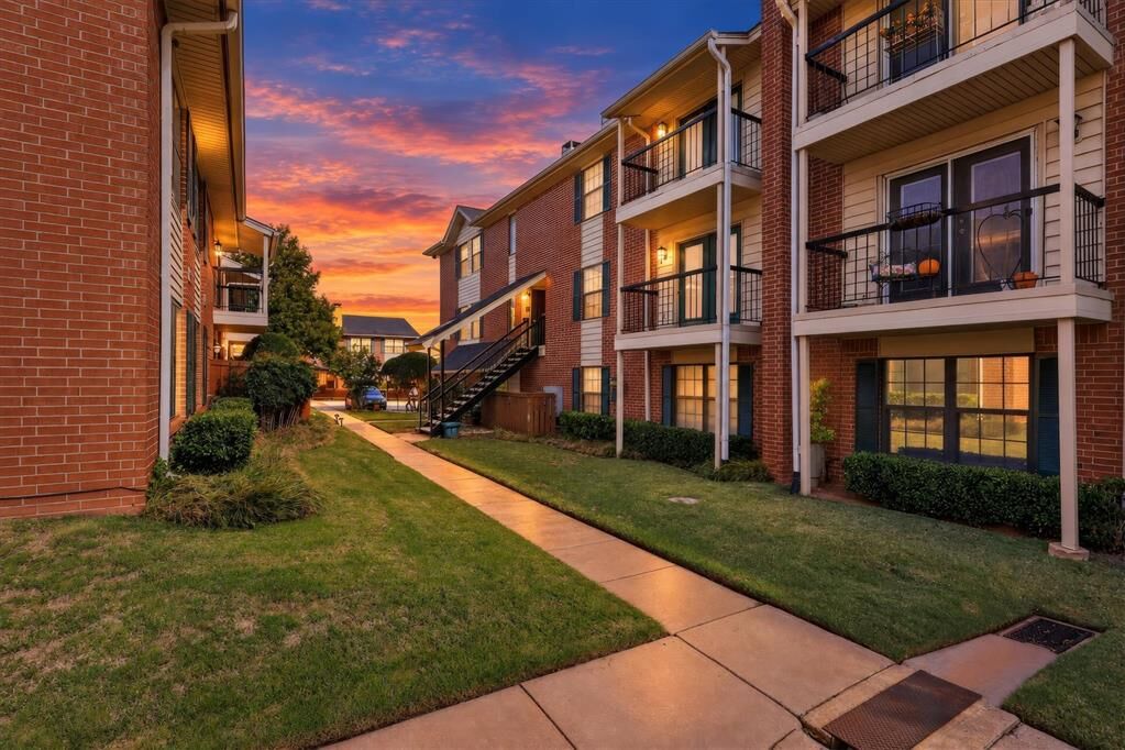 Property Photo: 4400 Hemingway Drive 256 OK 73118