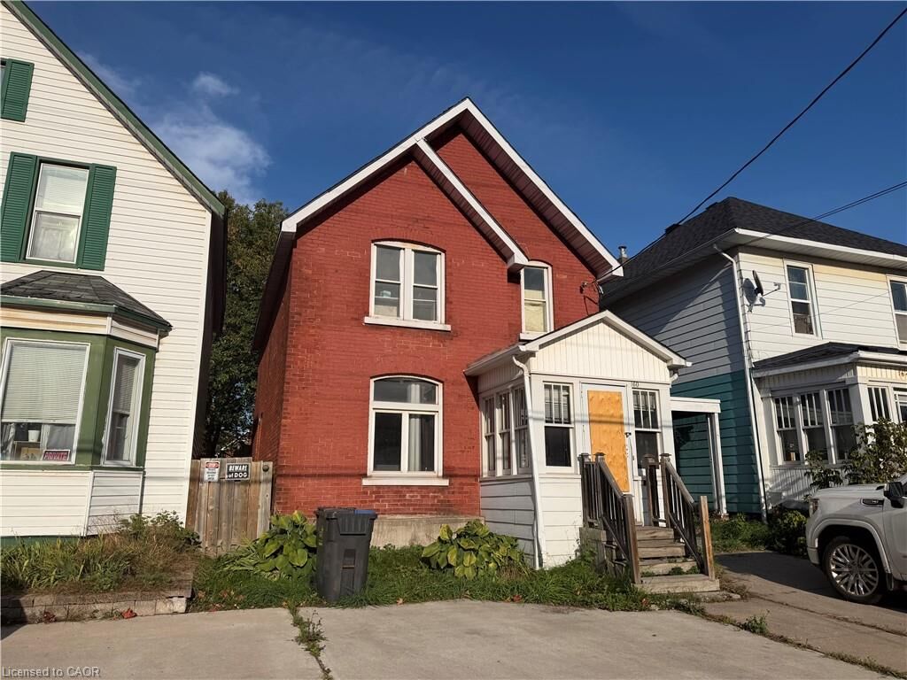Property Photo:  160 Albert Street E  ON P6A 2J3 