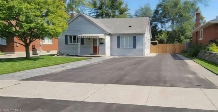 Property Photo:  168 Fifth Avenue 2  ON N2C 1P7 