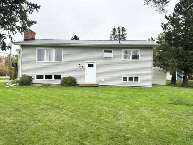 Property Photo:  17 Aintree Drive  PE C1B 1L8 