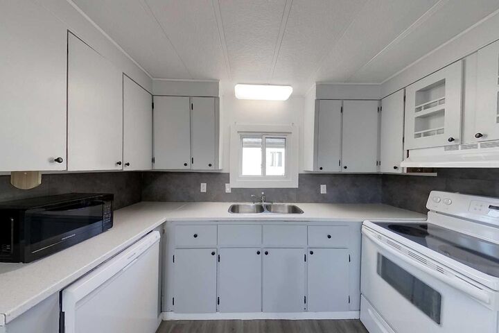 Property Photo:  301 8 Street SW  AB T0G 2A4 