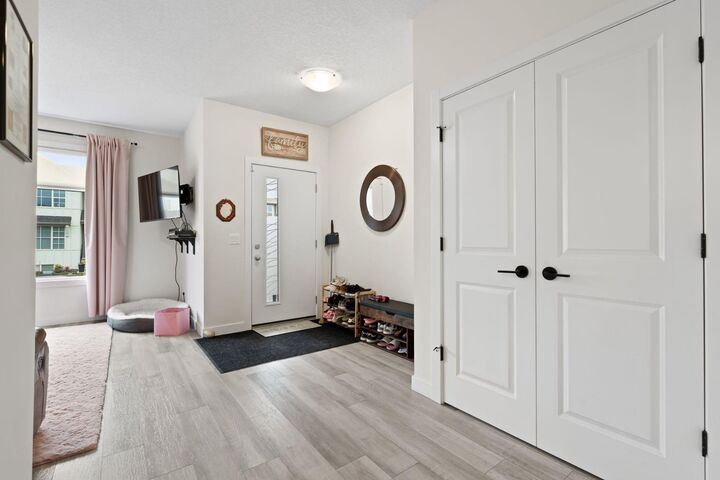 Property Photo:  144 Belvedere Green SE  AB T2A 7G2 