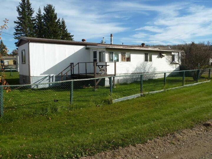 Property Photo:  5902 Willow Drive E  AB T0A 0M0 