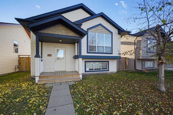 Property Photo:  124 Kentwood Drive  AB T4P 0A5 