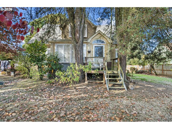 Property Photo:  55 Federal Ln  OR 97404 