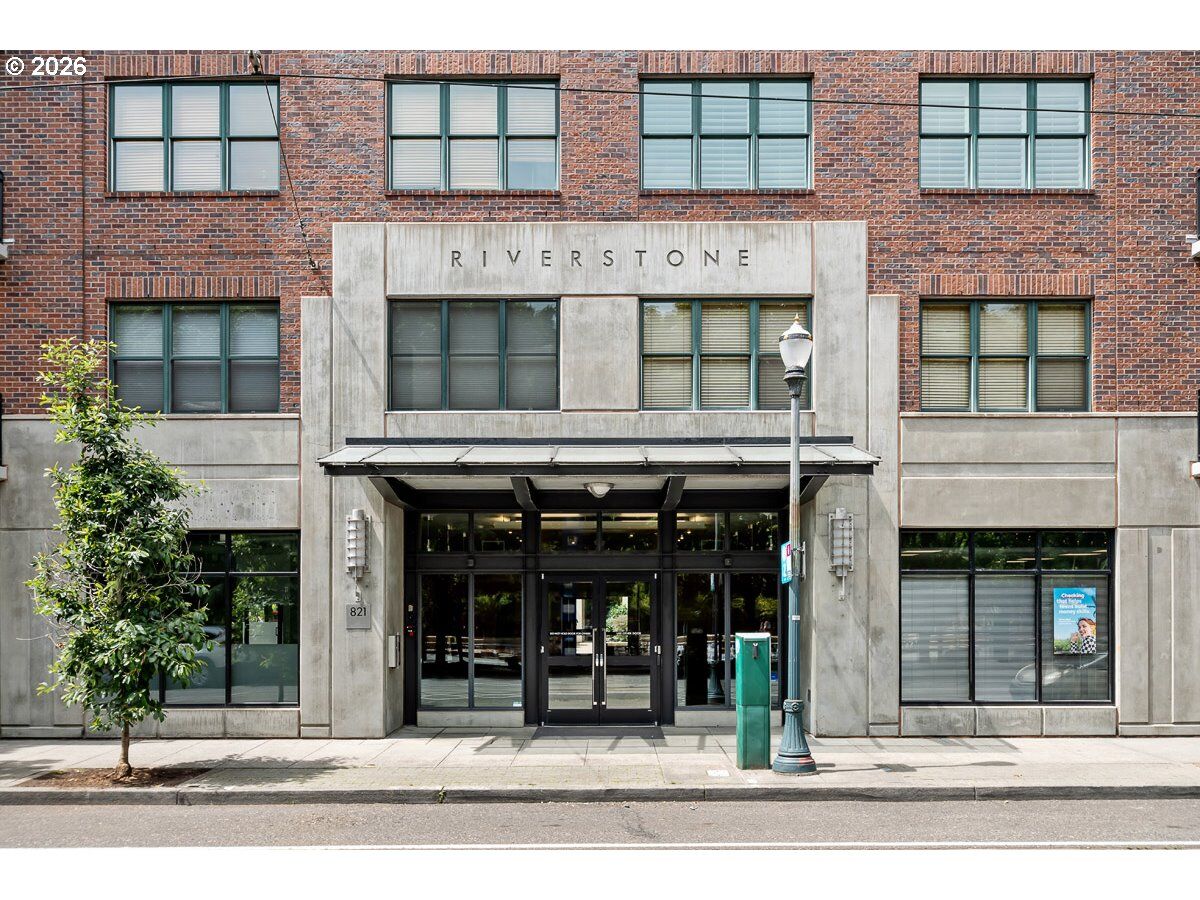 Property Photo:  821 NW 11th Ave 609  OR 97209 