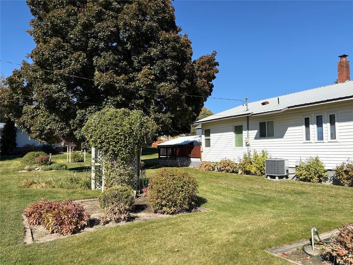 Property Photo:  918  2nd Avenue S  WA 98840 