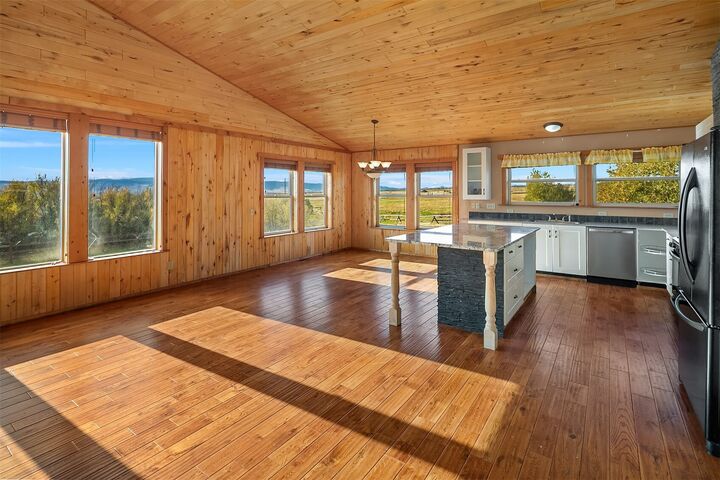 Property Photo: 1370 Kimberly Lane WA 98926
