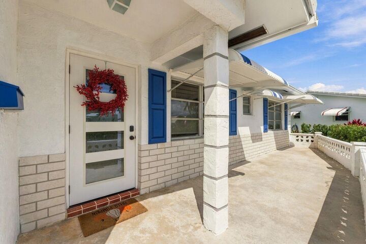 Property Photo: 2021 SW 18th Drive FL 33426