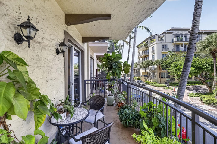 Property Photo:  2631 NE 14th Avenue 216  FL 33334 