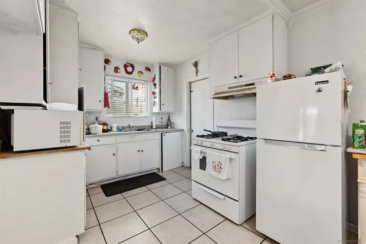 Property Photo:  3949 Grandon  CA 92078 