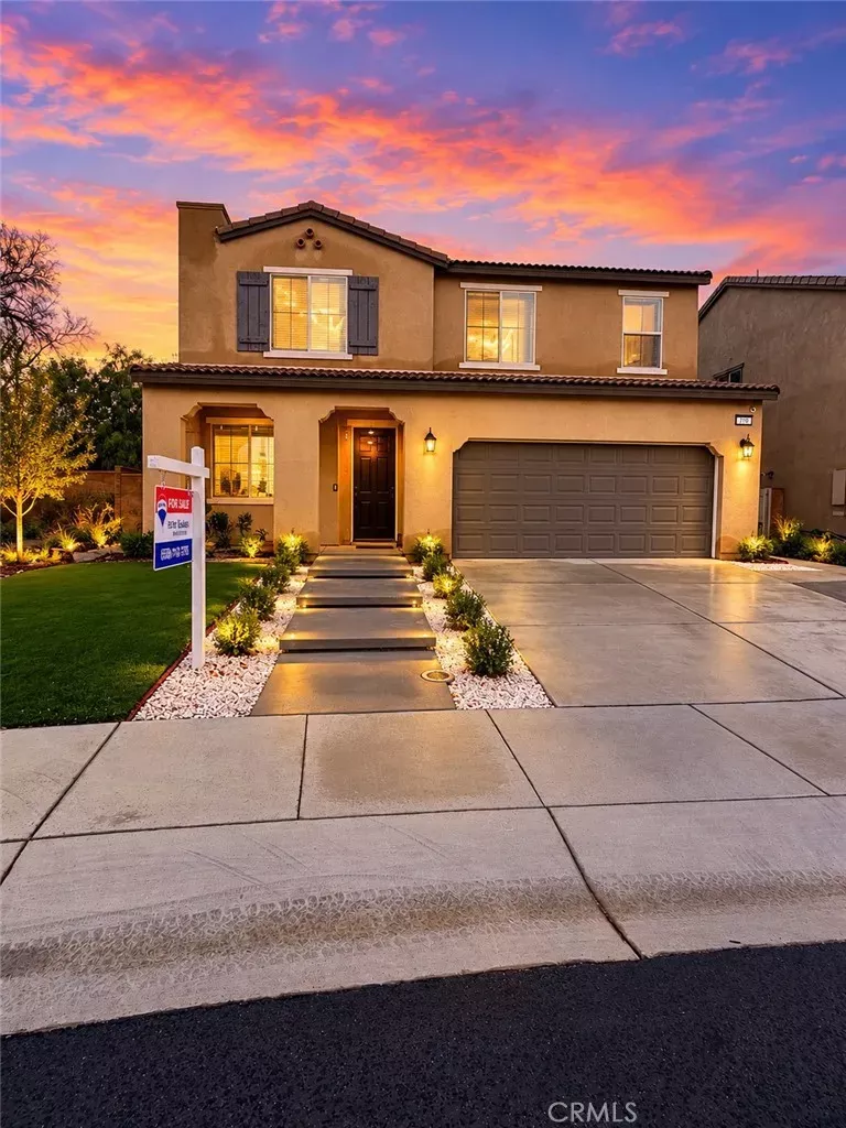 Property Photo:  719 S Pine  CA 92376 