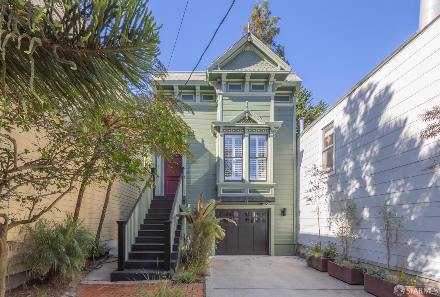 Property Photo: 572 Eureka Street CA 94114