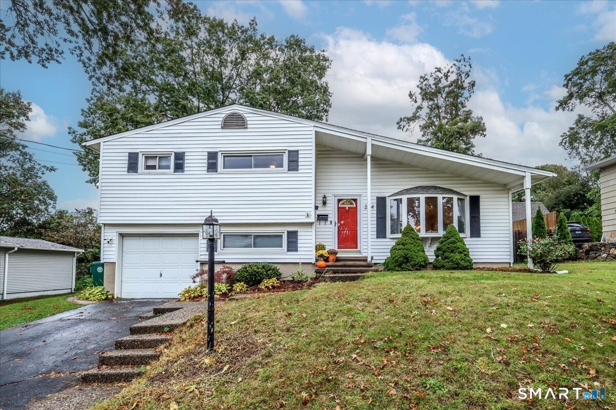 Property Photo:  274 Sunnybank Avenue  CT 06614 