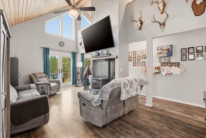 Property Photo:  31965 N Hawk Creek Ranch Rd  WA 99122 