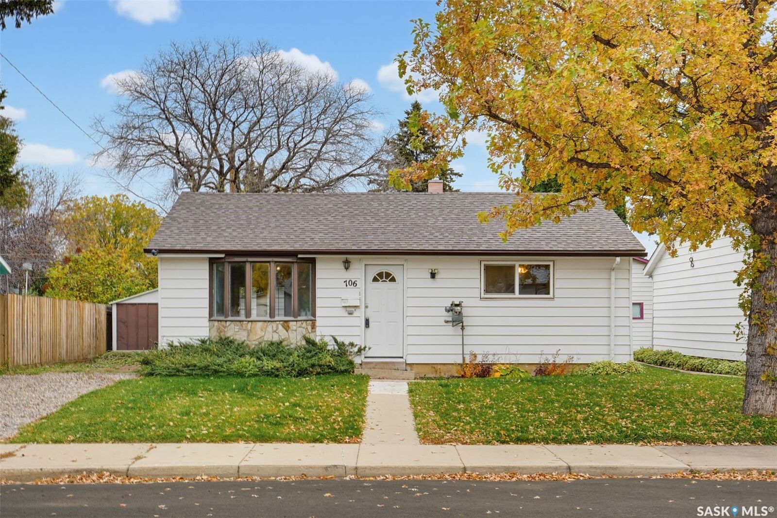 Property Photo:  706 S Avenue N  SK S7L 3A3 