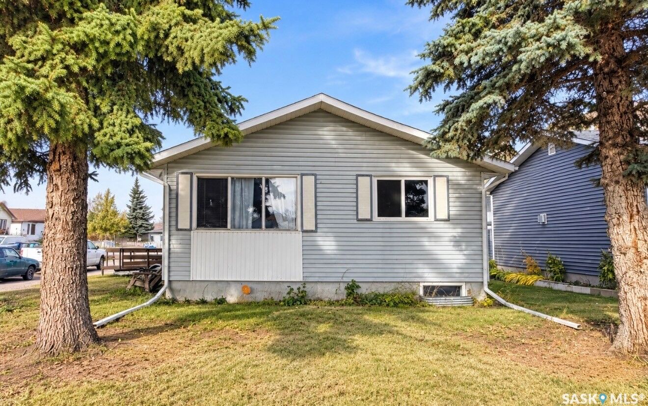 Property Photo:  446 Douglas Crescent  SK S7H 4S4 
