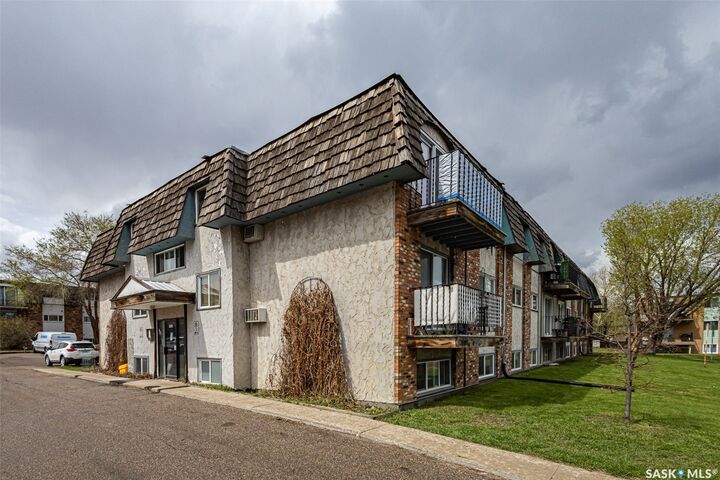 Property Photo:  3809 Luther Place 14  SK S7H 4B1 
