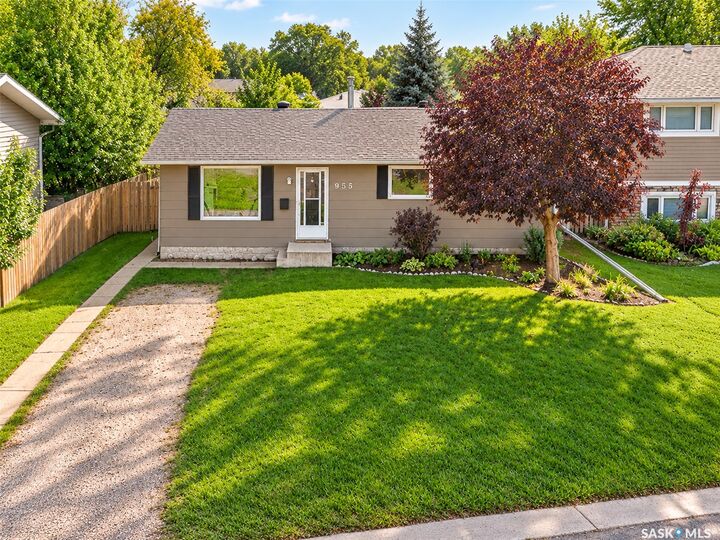 Property Photo:  955 Holdsworth Crescent  SK S6H 6T8 