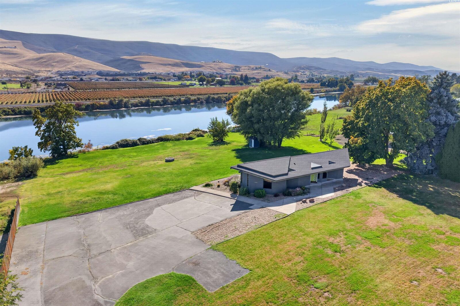 Property Photo:  142103 W North River Road  WA 99350 