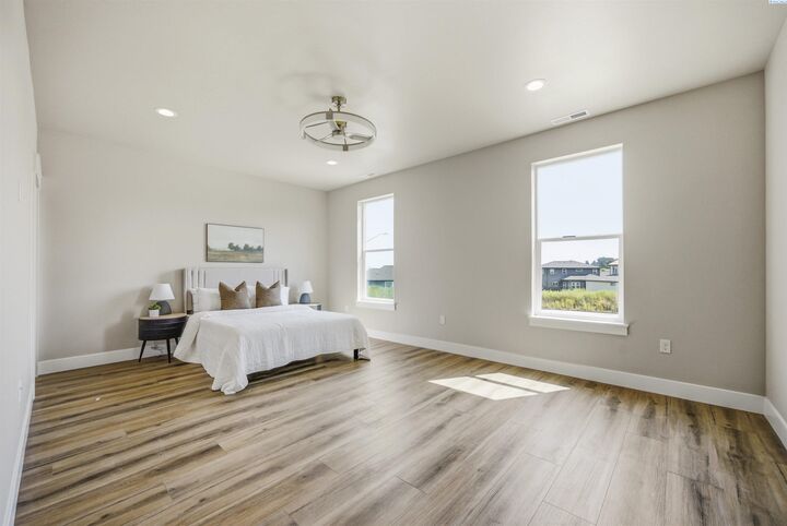 Property Photo:  201 Victoria St  WA 98944 
