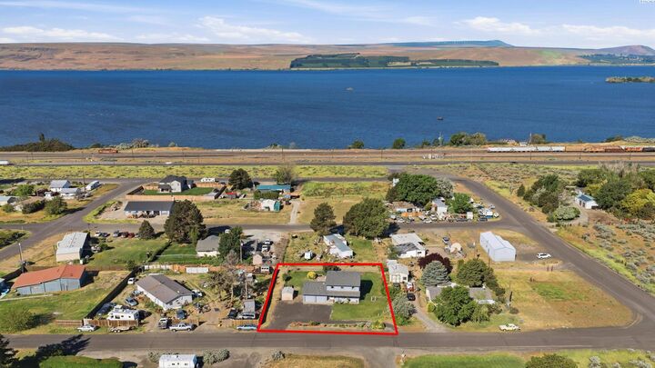 Property Photo: 335 Ross Way WA 99363