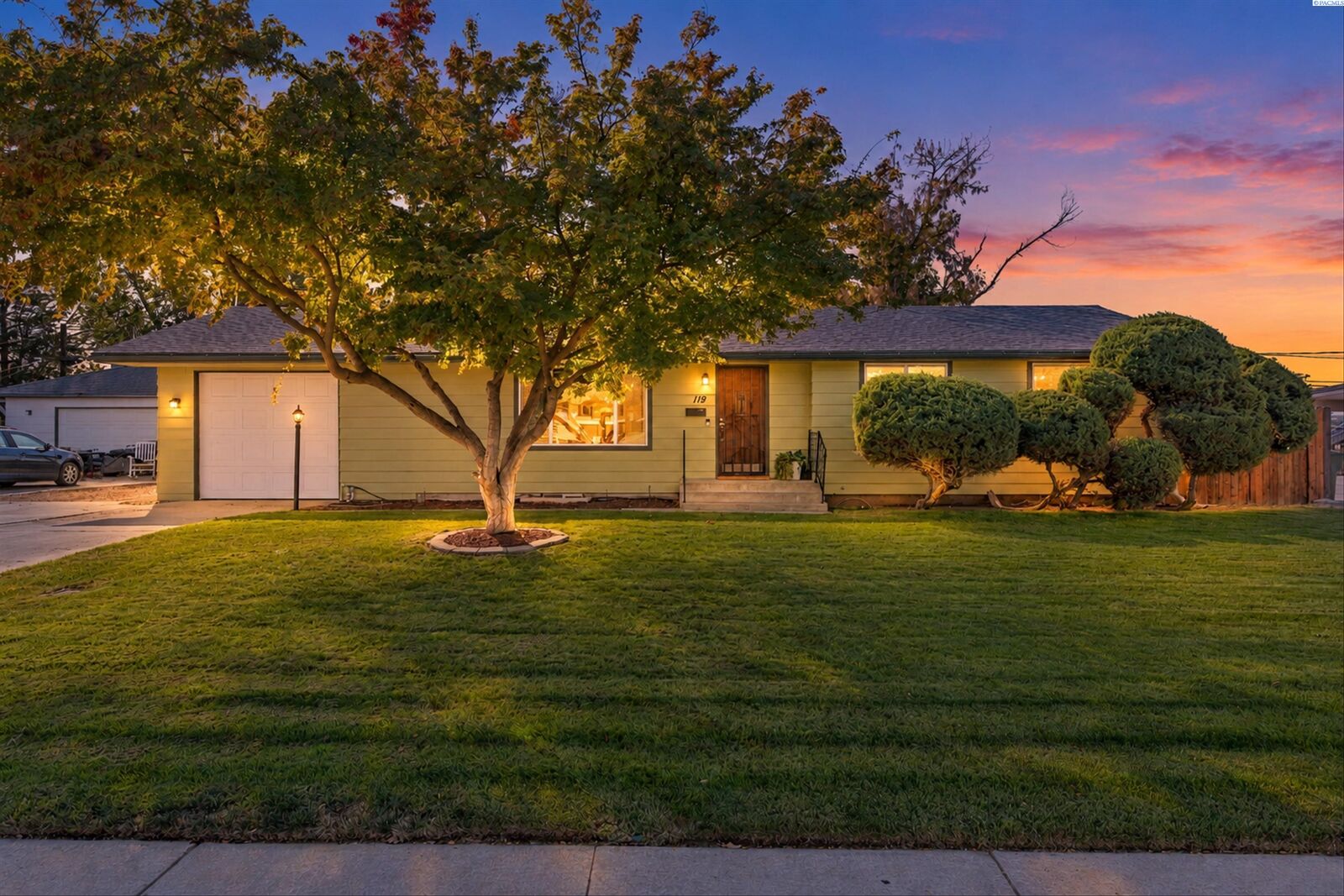 Property Photo: 119 Cottonwood Drive WA 99352