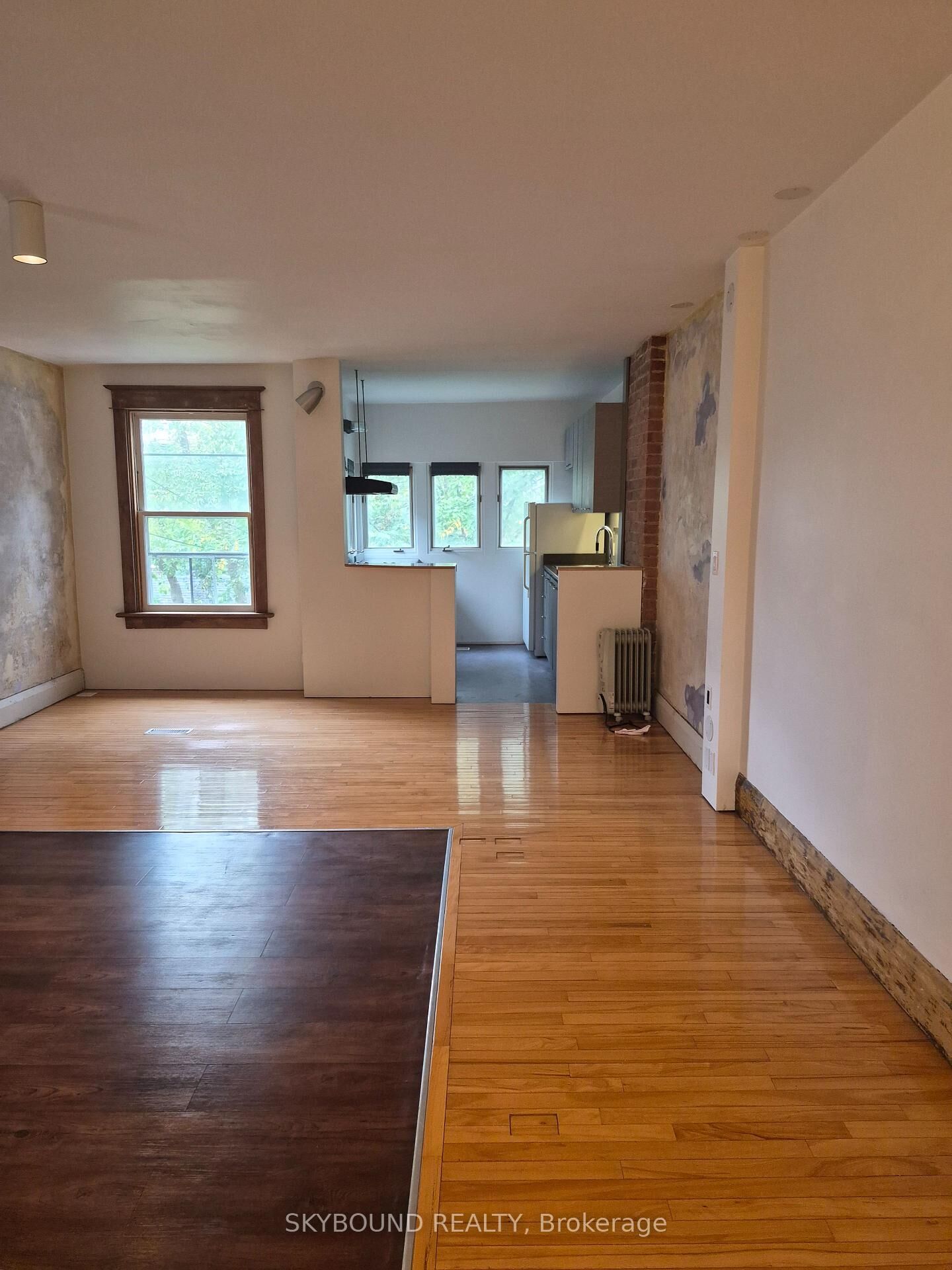 Property Photo: 122 Arundel Avenue # Upper ON M4K 3A4