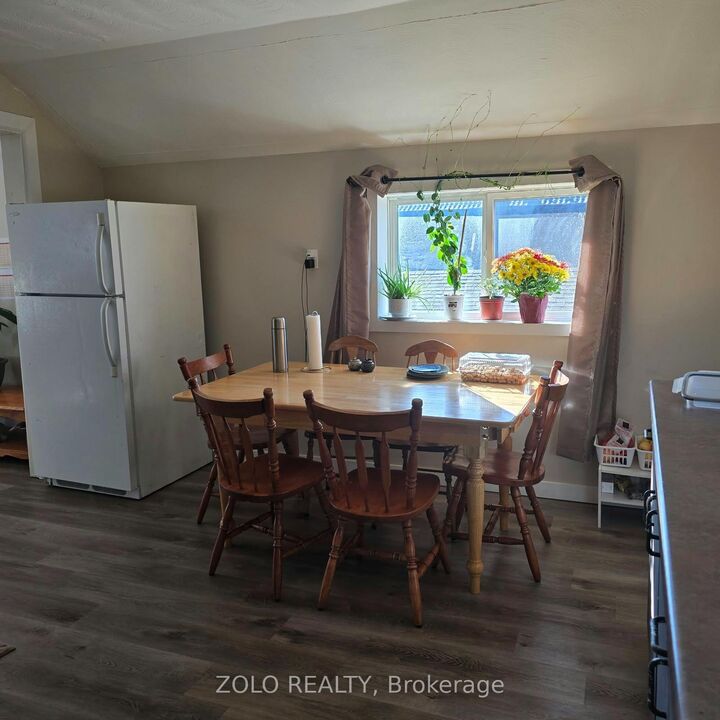 Property Photo:  309 Cedar Street N Upper Unit  ON P4N 6J7 