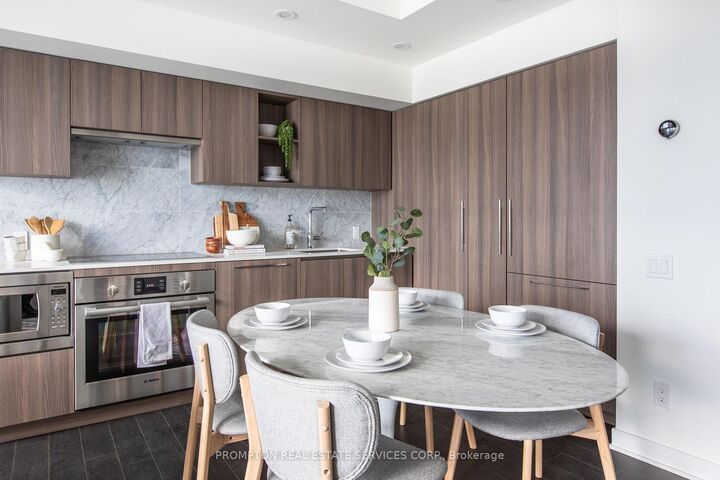 Property Photo:  17 Bathurst Street 2502  ON M5V 1A5 