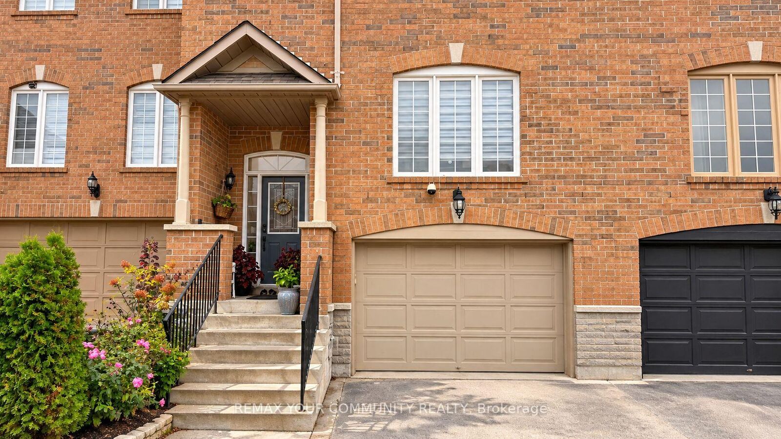 Property Photo:  8 Edgemont Court  ON L4S 2H8 